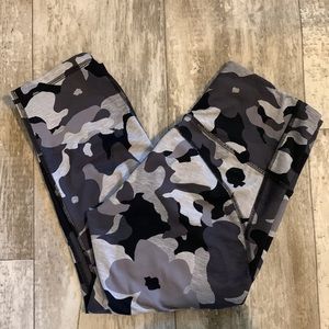 Old Navy Active Go-Dry capri leggings